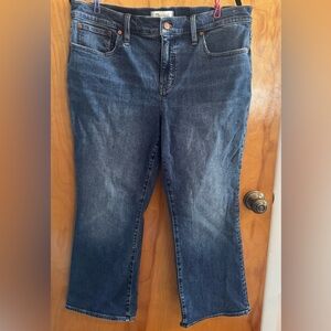 ✨Madewell Dark Blue Mid-rise Kick out Jeans, Size 32, EUC